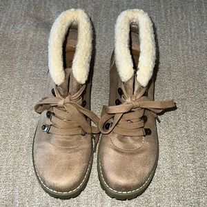 EUC CLIFFS by White Mountain Pearson faux sherpa trim Boots- women’s Size 6.5